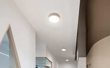 Mwanga wa Dharura wa Bulkhead Vs Toka Mwanga wa Ishara: Je! Kuna Tofauti Gani?